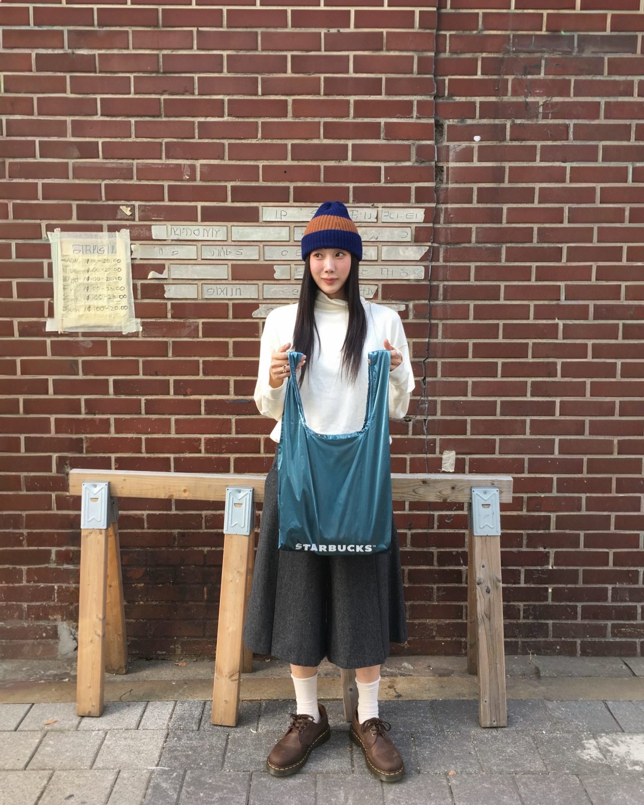 ### 스타벅스 글레이즈드 백 키링 출시! 블루·실버 2종 한정 이벤트